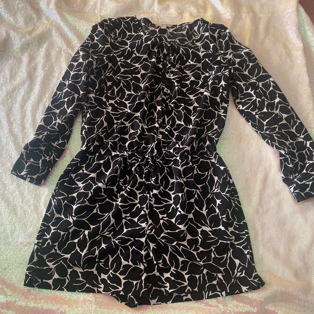 Loft Long sleeve shorts romper/jumper black and white XS